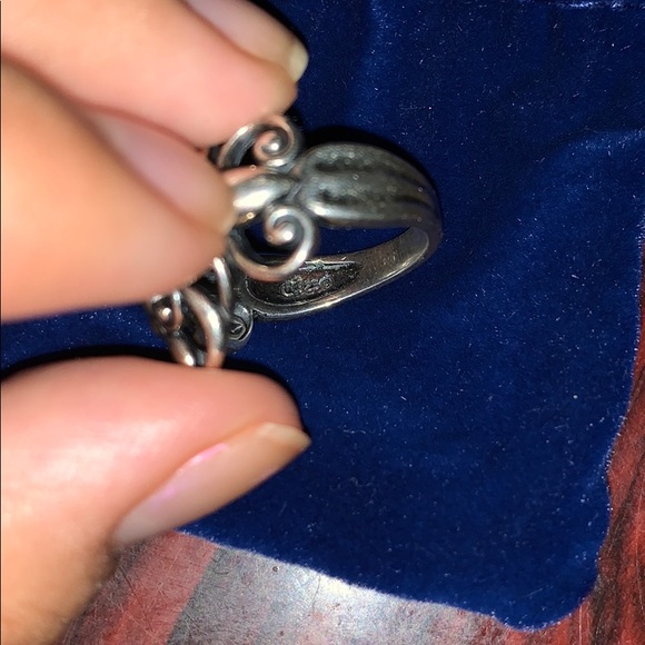 Beautiful Sterling Silver Ring - Picture 7 of 9